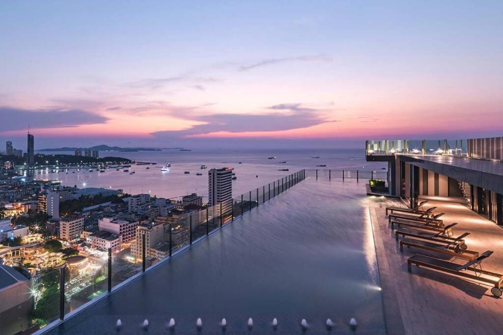 The Base Condo Center Of Pattaya Rooftop Swimming Pool Eksteriør bilde